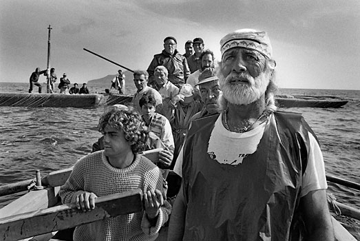 Autor: Sebastiao Salgado. Título: Sicilian Fishermen.