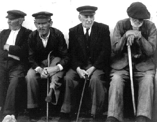 Autor: Paul Strand. Título: Four old fishermen 